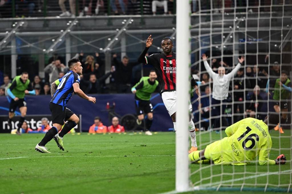 李帅与海港球迷同庆：尊敬的四星球迷，冠军是我们一起拿到的